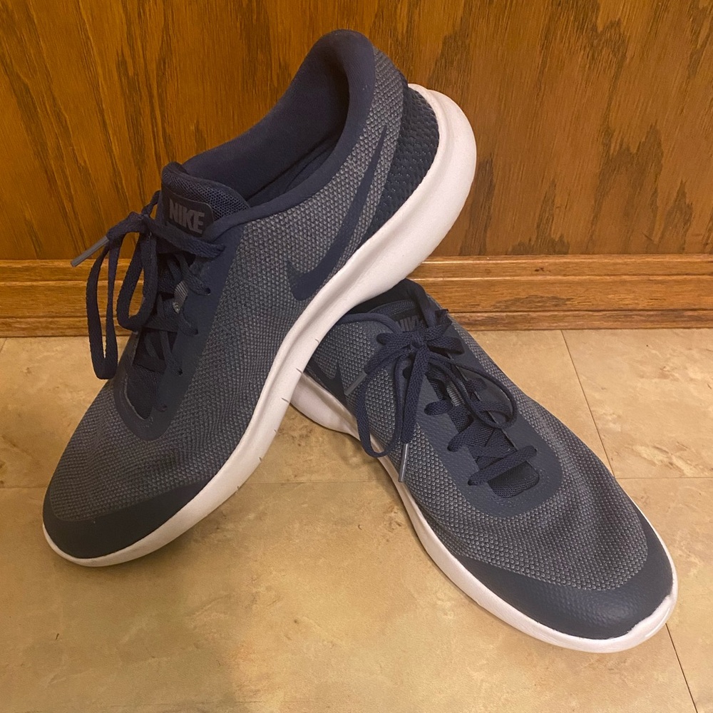 Nike Flex Experience RN7 Athletic Shoes